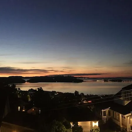 Apartament Familievennlig Med Hage Og Fjordutsikt *