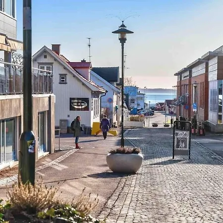 Familievennlig Med Hage Og Fjordutsikt Apartament