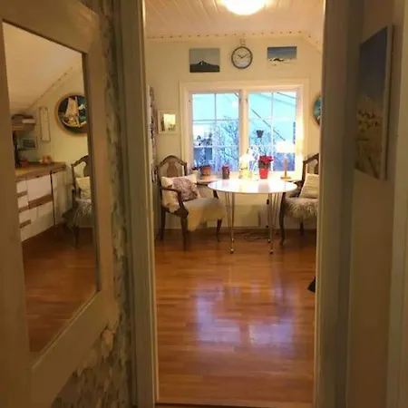 Apartament Familievennlig Med Hage Og Fjordutsikt