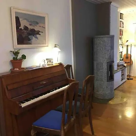 Familievennlig Med Hage Og Fjordutsikt Apartament