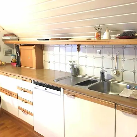 Apartament Familievennlig Med Hage Og Fjordutsikt