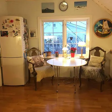 Διαμέρισμα Familievennlig Med Hage Og Fjordutsikt