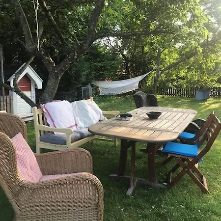Familievennlig Med Hage Og Fjordutsikt