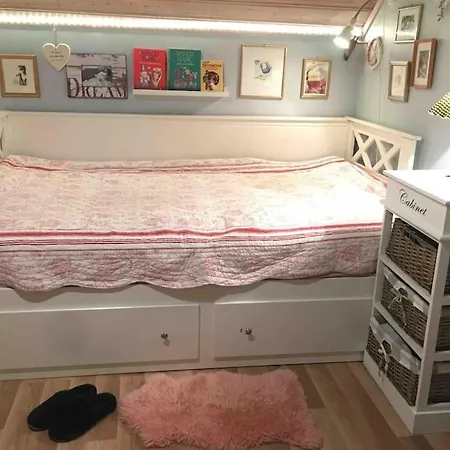 Familievennlig Med Hage Og Fjordutsikt Διαμέρισμα
